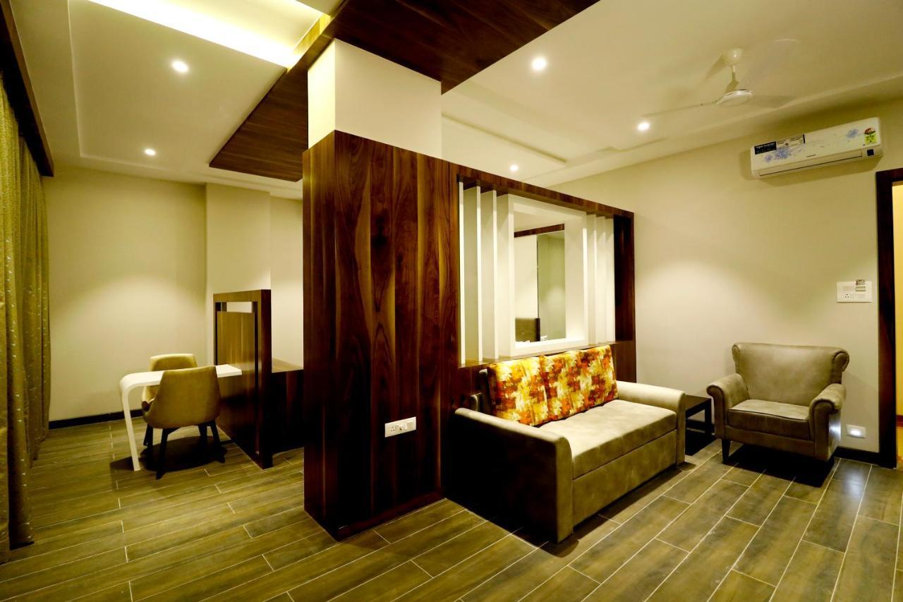 Hotel The Royal Inn Baramati Exterior photo